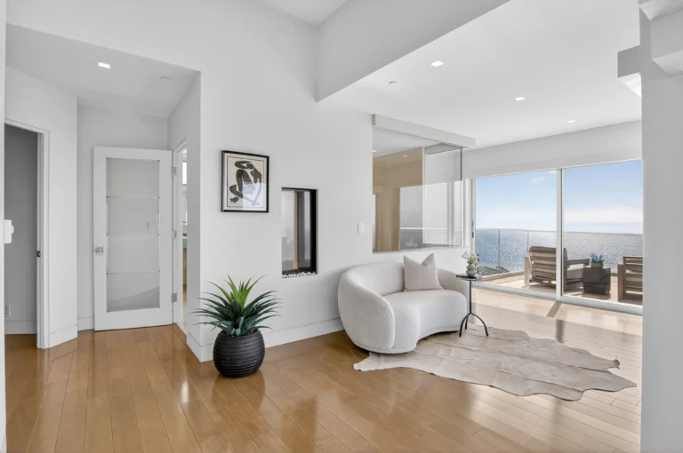 master bedroom sitting area